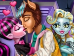 Play Free Draculaura First Kiss