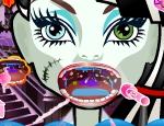 Play Free Frankie Stein Throat Care